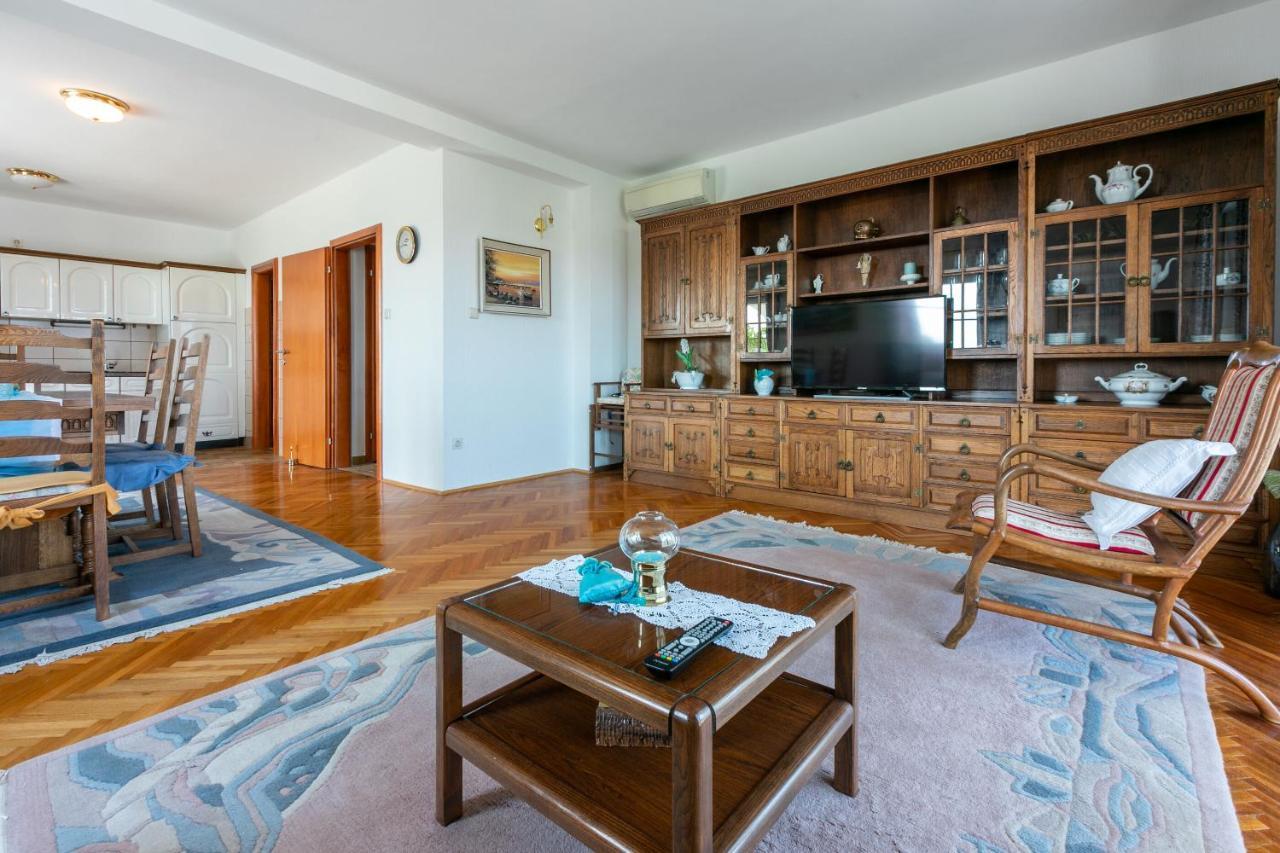 Apartments Vila Antula Banjol Luaran gambar