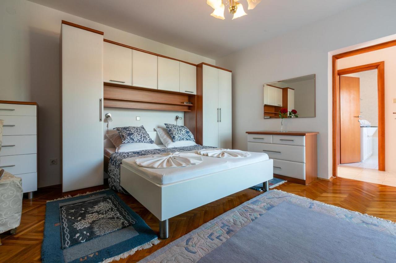 Apartments Vila Antula Banjol Luaran gambar