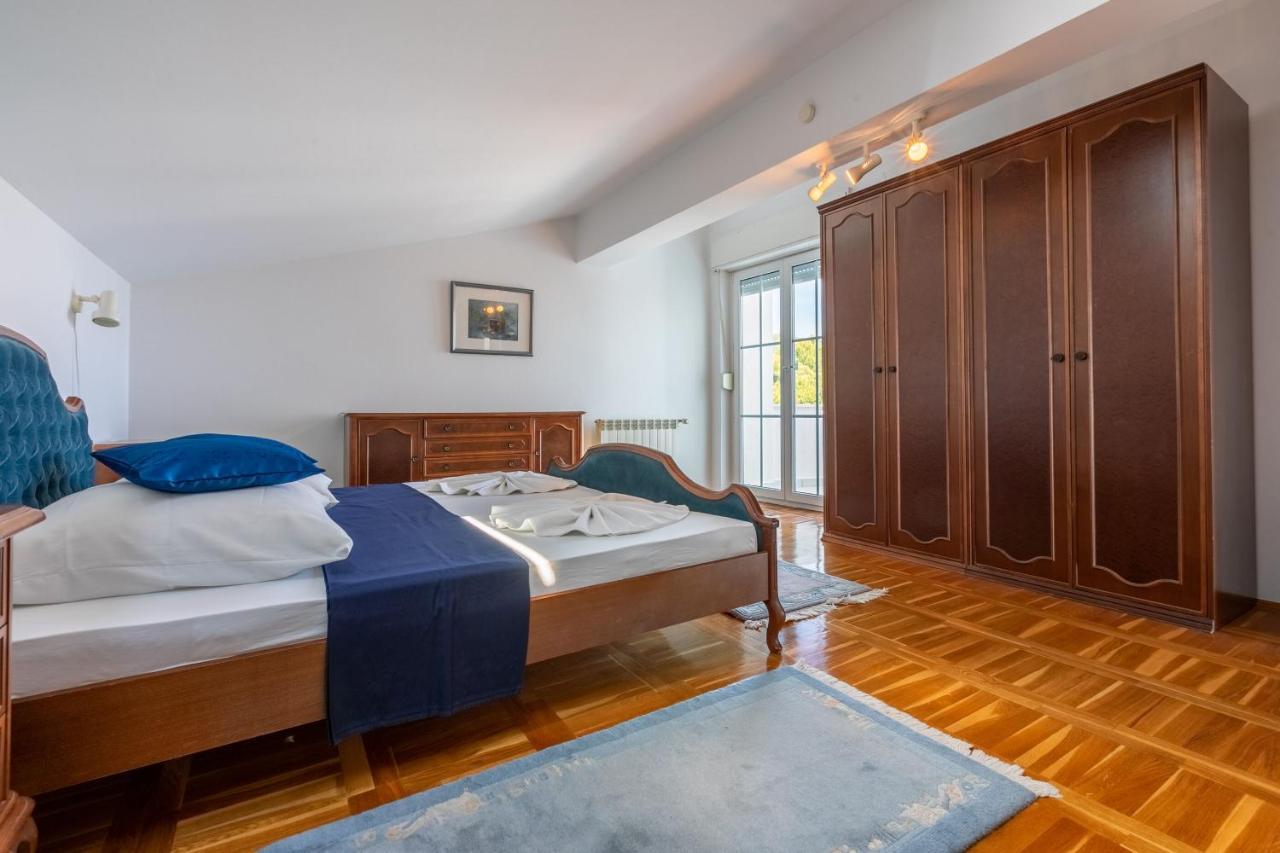 Apartments Vila Antula Banjol Luaran gambar