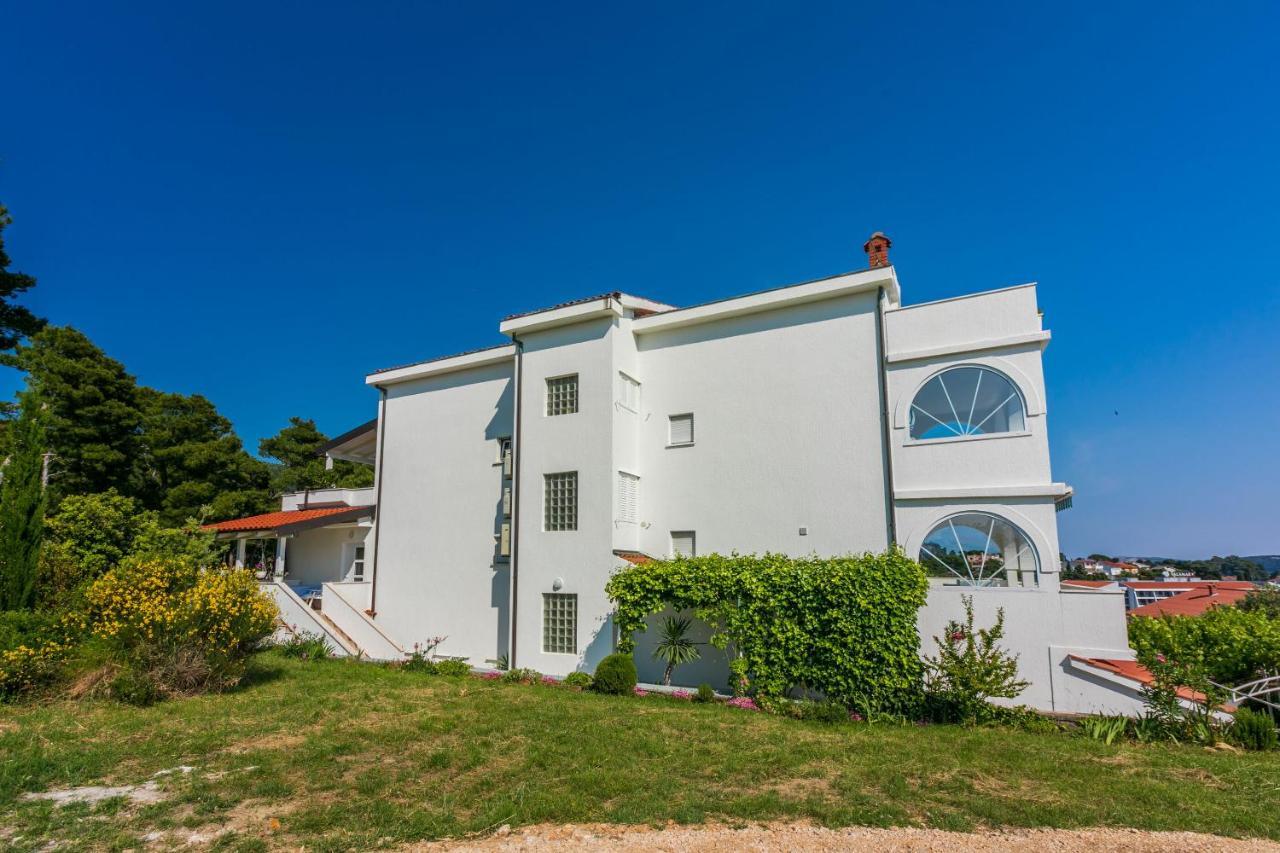 Apartments Vila Antula Banjol Luaran gambar